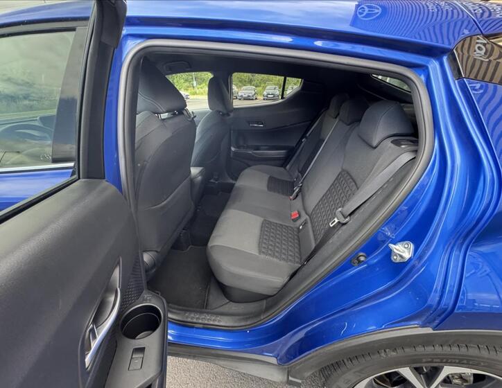 Toyota C-HR 11