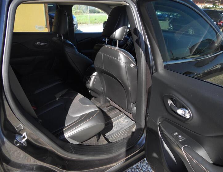 Jeep Cherokee 19