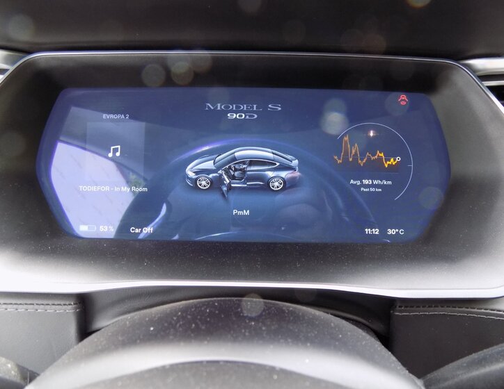 Tesla Model S 28