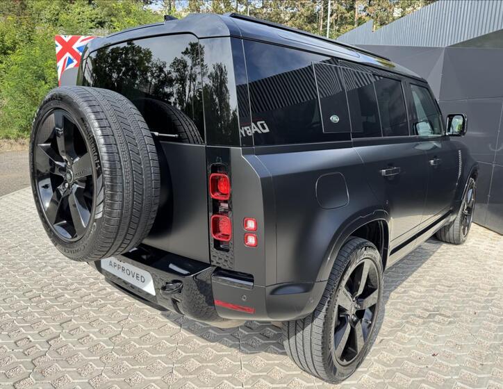 Land Rover Defender 7