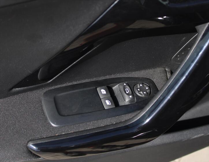 Peugeot 208 18