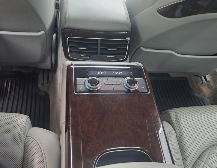 Audi A8 12