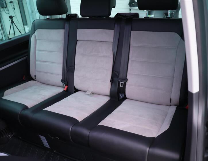 Volkswagen Multivan 18