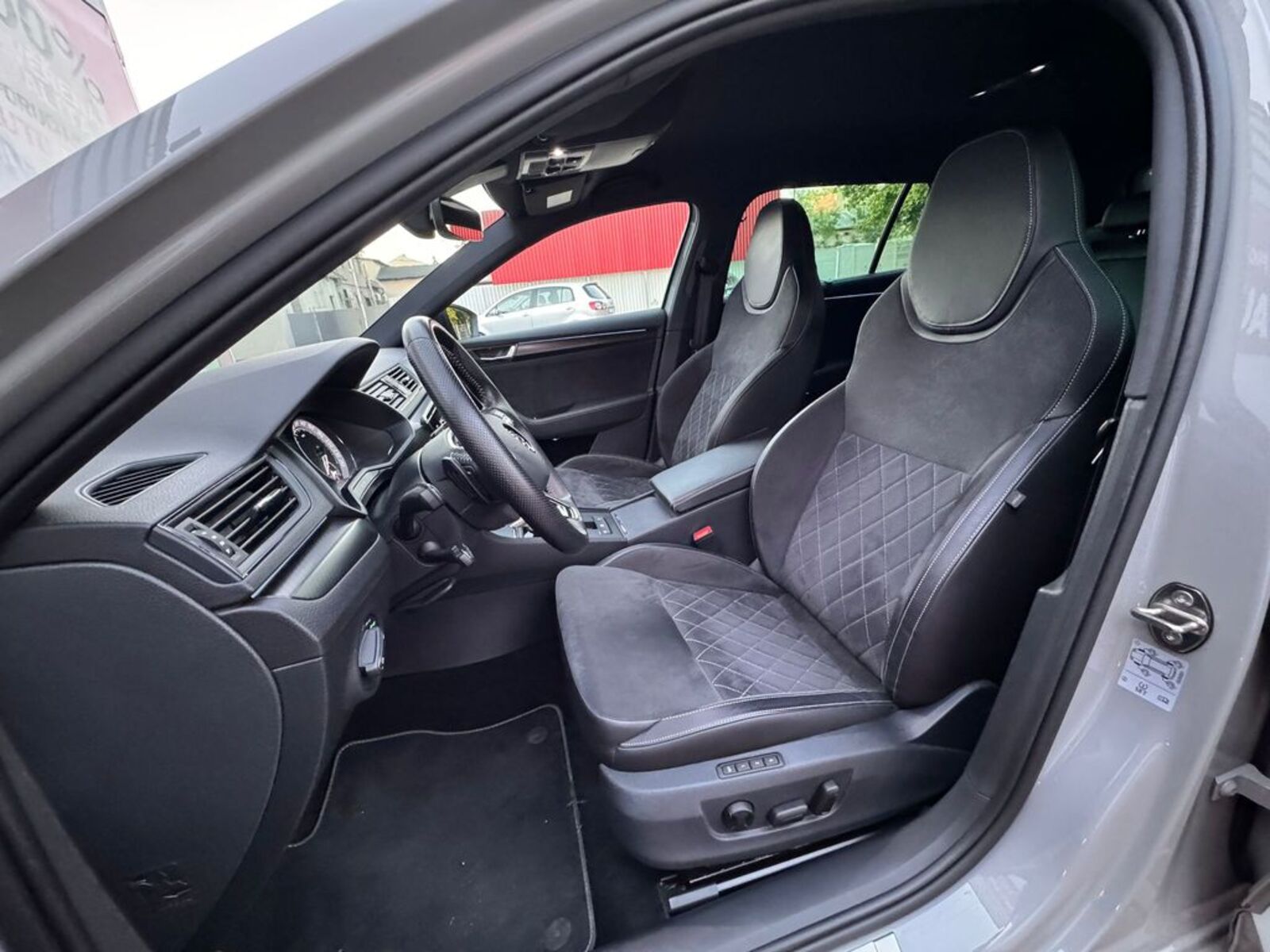 Škoda Superb 16
