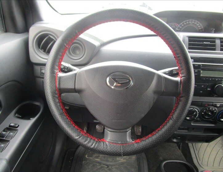 Daihatsu Materia 8