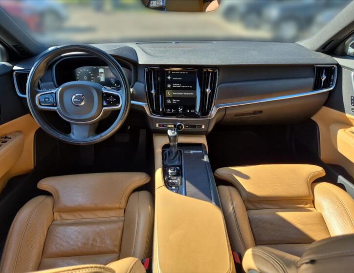 Volvo V90 9