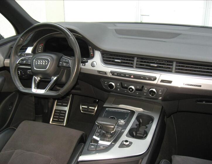 Audi Q7 23