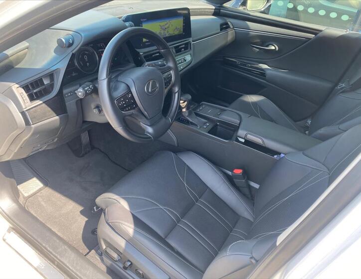 Lexus ES 300h 9