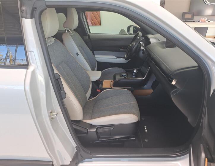 Mazda MX-30 7