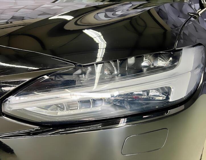 Volvo S90 8