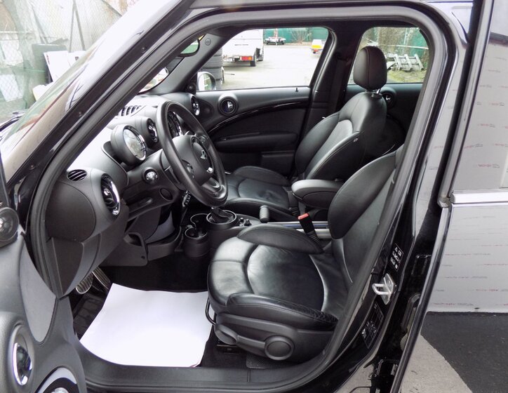 Mini Countryman 12