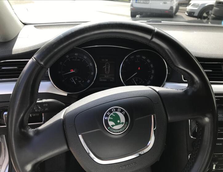 Škoda Superb 11