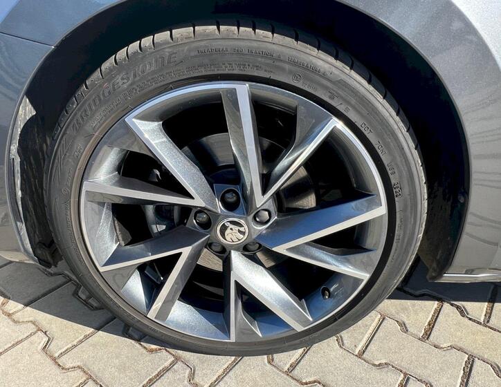 Škoda Superb 30