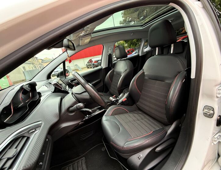 Peugeot 2008 13