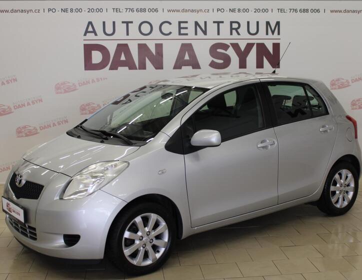 Toyota Yaris 1