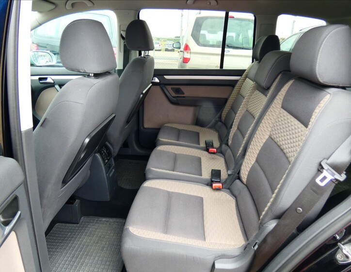Volkswagen Touran 10