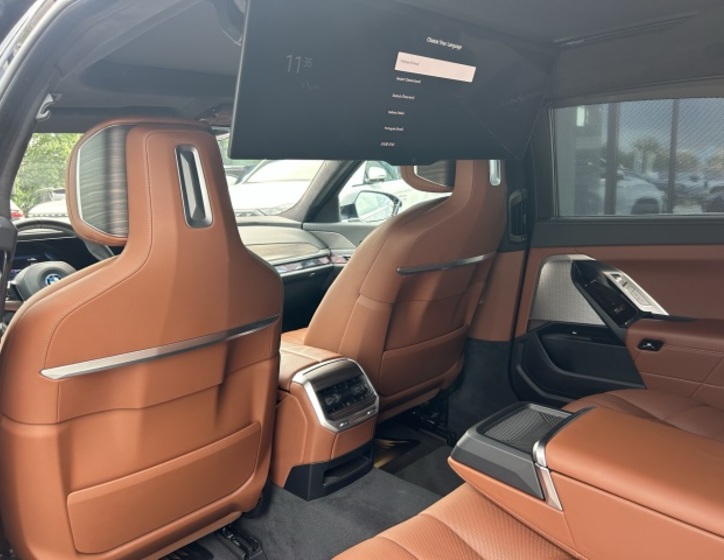 BMW i7 24