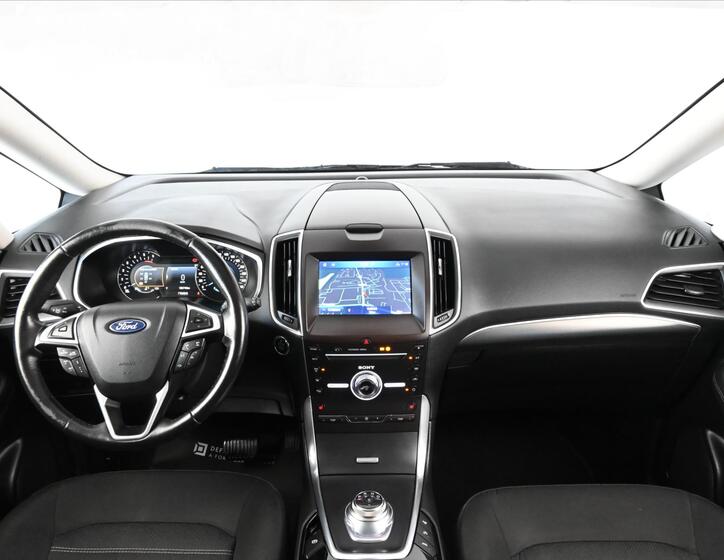 Ford Galaxy 12