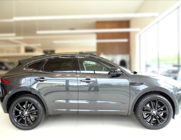 Jaguar E-Pace 3