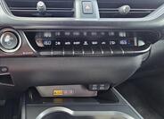 Lexus UX 300h 8