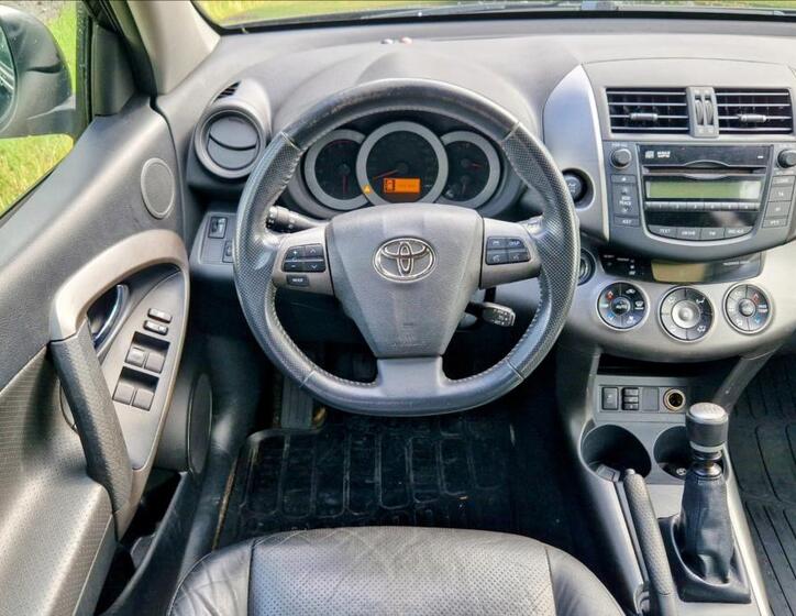 Toyota RAV4 24