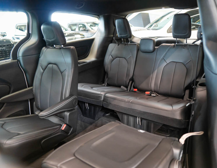 Chrysler Pacifica 32