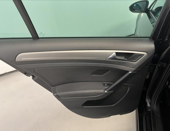 Volkswagen Golf 28