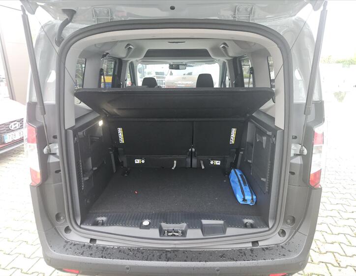 Ford Tourneo Courier 12