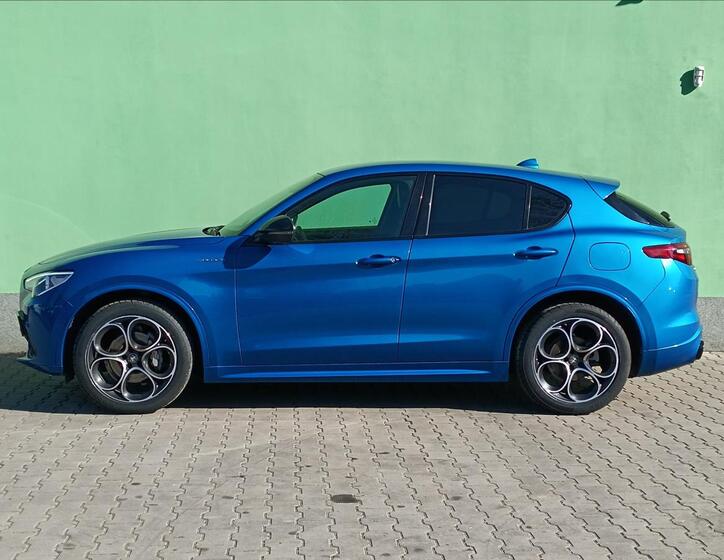 Alfa Romeo Stelvio 5