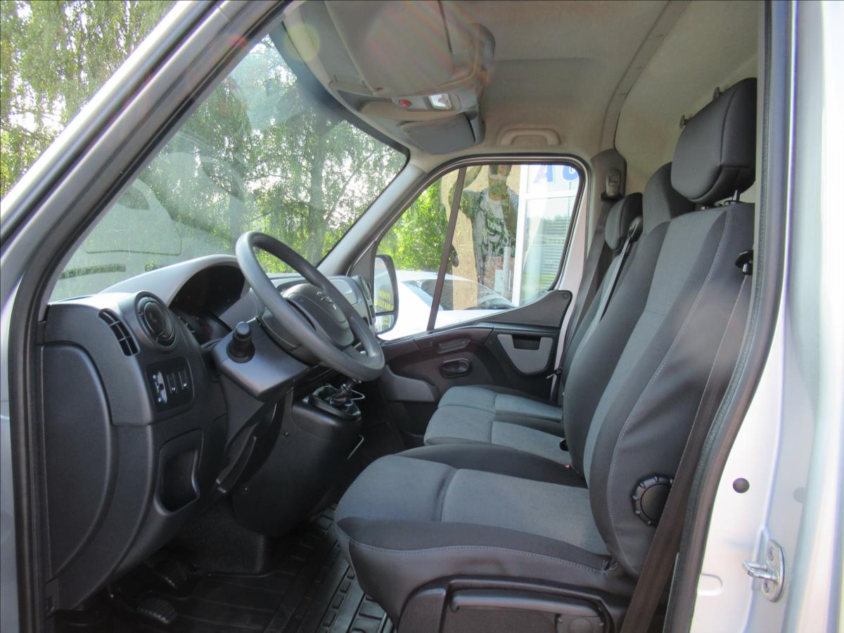 Nissan NV400
