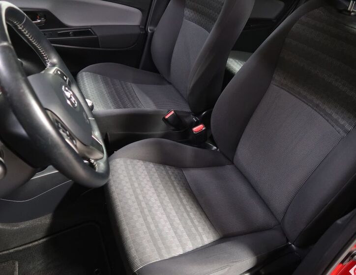 Toyota Yaris 9