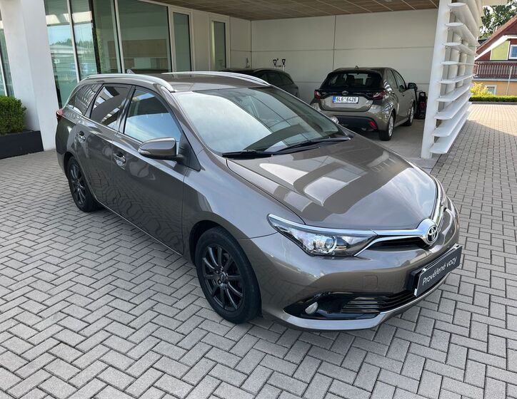Toyota Auris 8