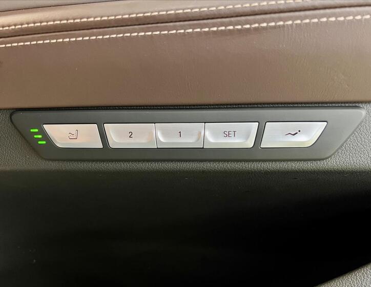 BMW Řada 7 36