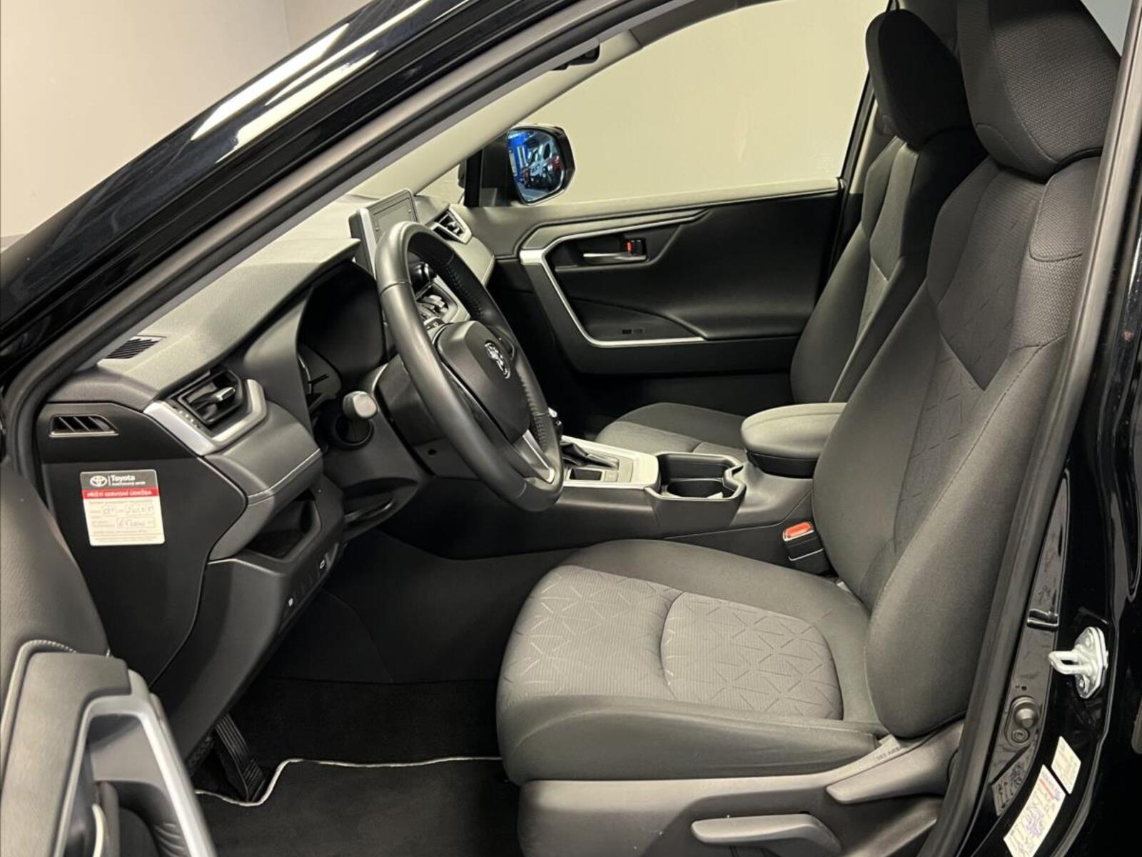 Toyota RAV4 6