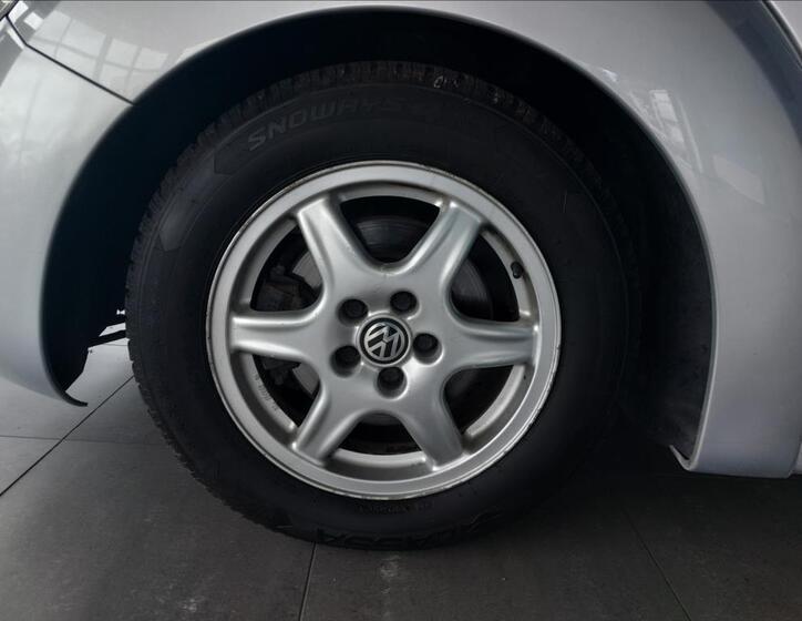 Volkswagen New Beetle 20