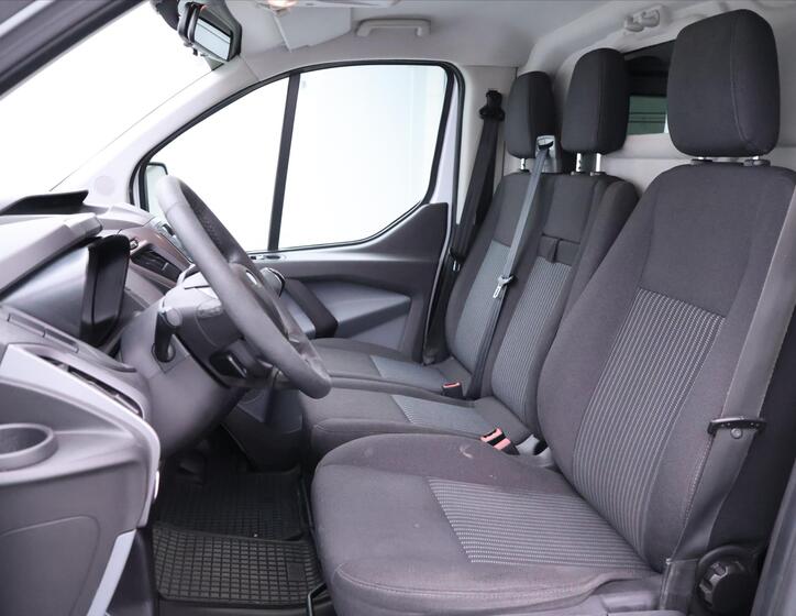 Ford Transit Custom 10