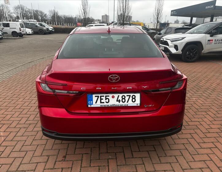 Toyota Camry 4