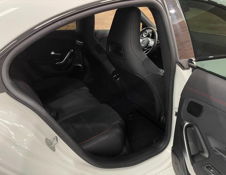 Mercedes-Benz CLA 6