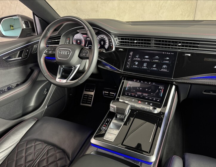 Audi Q8 21