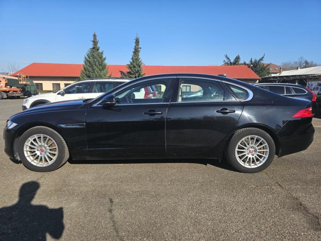 Jaguar XF 8