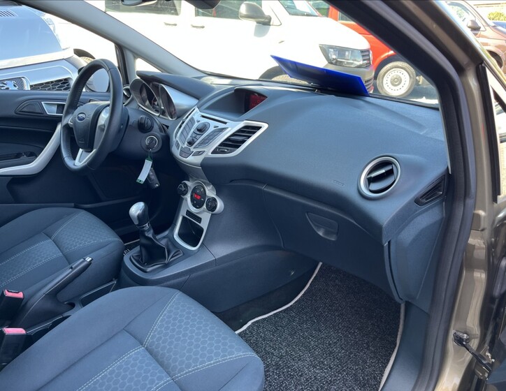 Ford Fiesta 21