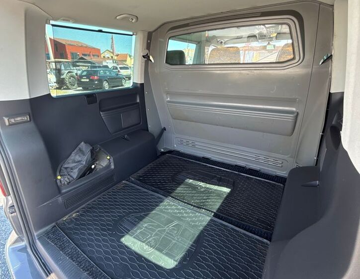 Volkswagen Caravelle 29