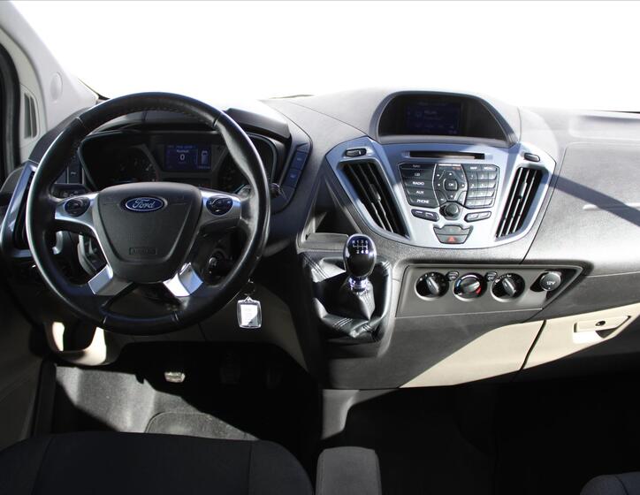 Ford Tourneo Custom 16