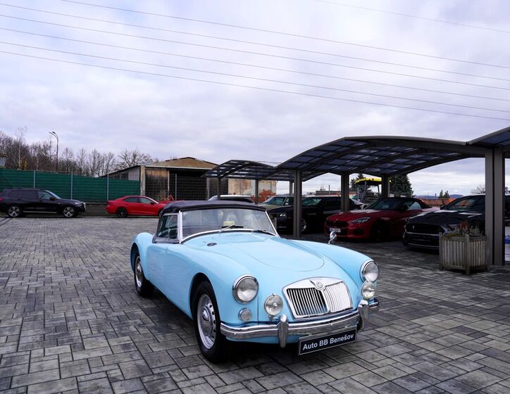 MG MG 8