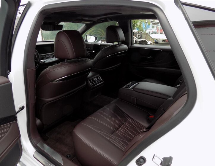 Lexus LS 500 10