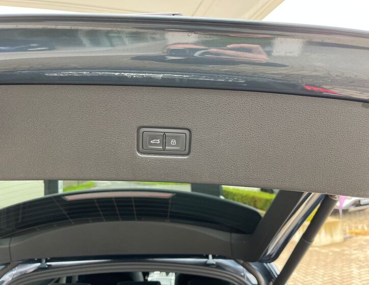 Audi SQ8 32
