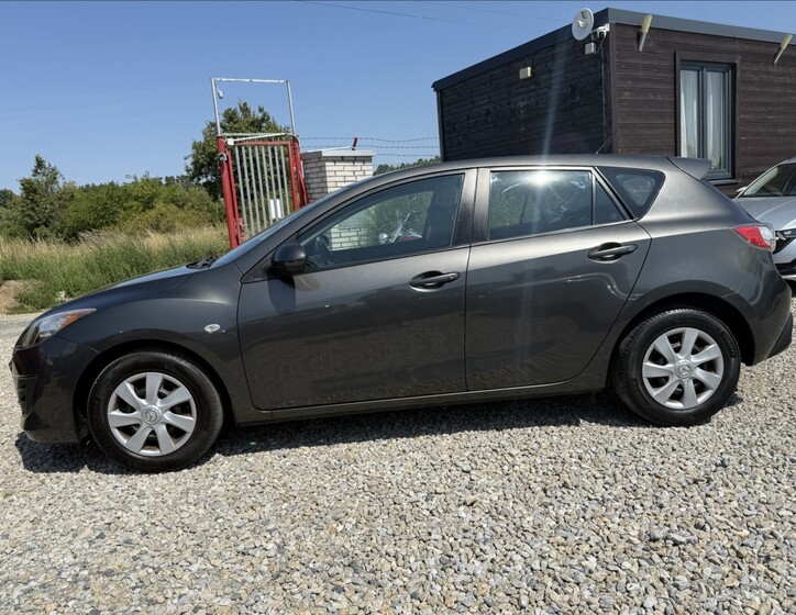 Mazda 3 8