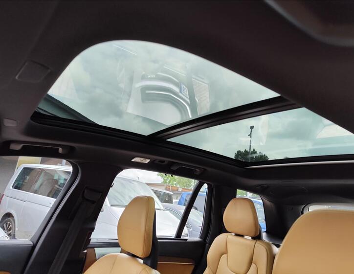 Volvo XC90 4