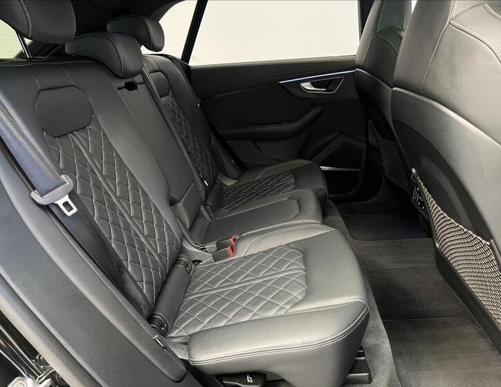 Audi SQ8 42