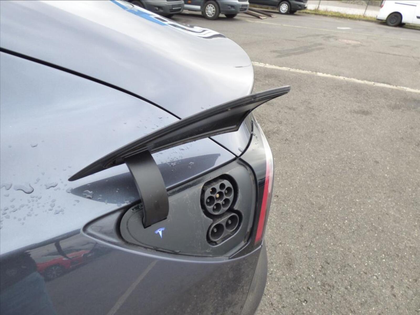 Tesla Model 3 36